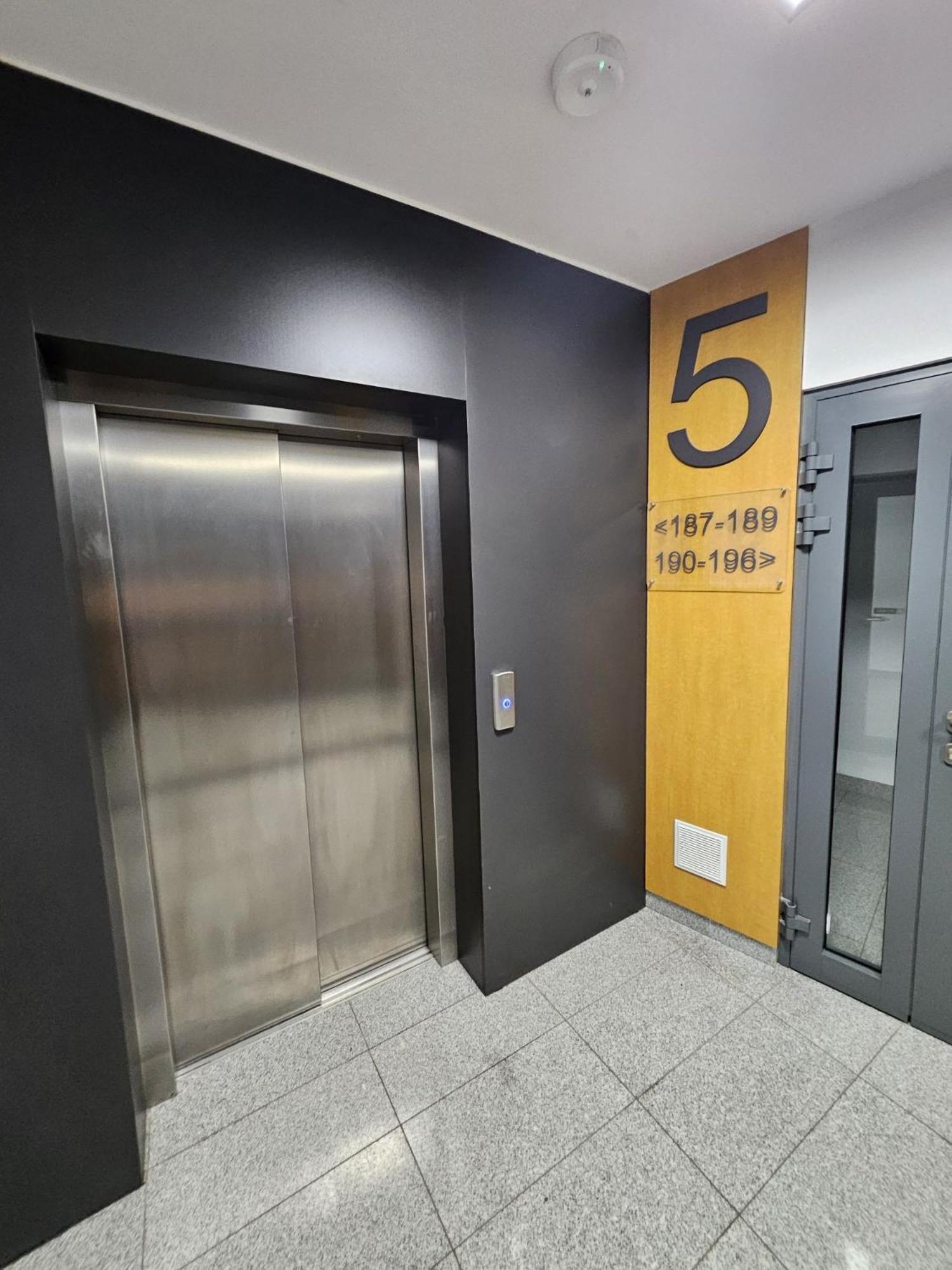 Urban Jungle Apartament Wenus Белосток Экстерьер фото
